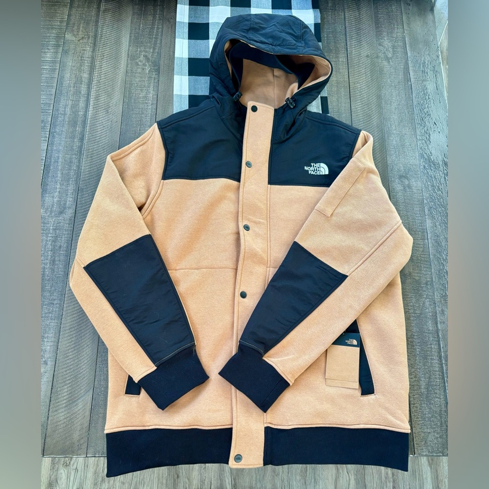 Brand: THE NORTH FACE
Type: ZIP UP HOODIE
Size: XL
Condition: BRAND NEW 🔥